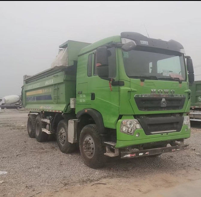 Howo 8x4 ফোর এক্সেল ব্যবহৃত ডাম্প ট্রাক টিপার 375HP 317HP বিক্রয়ের জন্য