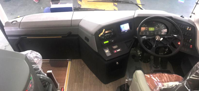 2021 বছর 53 আসনের নতুন আগমন Kinglong XMQ6127cy ডিজেল ইঞ্জিন RHD স্টিয়ারিং সহ নতুন কোচ বাস