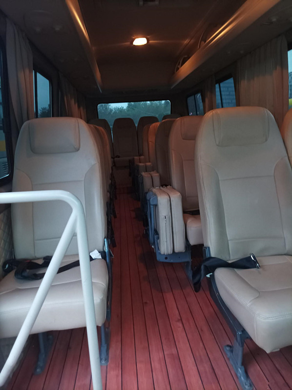2017 সাল 23 আসনের Iveco ব্যবহার করা বাসে চামড়ার আসনের এয়ার কন্ডিশনার ভাল অবস্থায় আছে