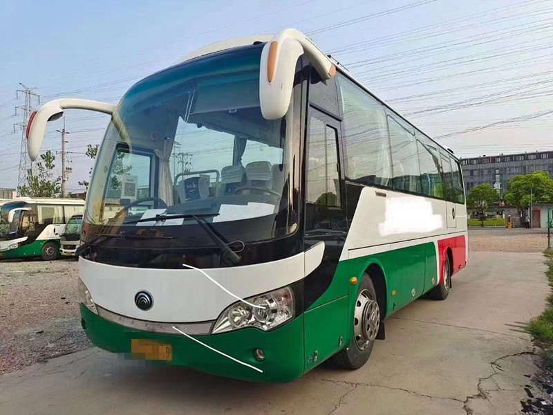 2015 সাল 37 সিটার ইউটং বাস ZK6888 কোচ বাস ডিজেল ইঞ্জিন পরিবহনের জন্য ব্যবহৃত