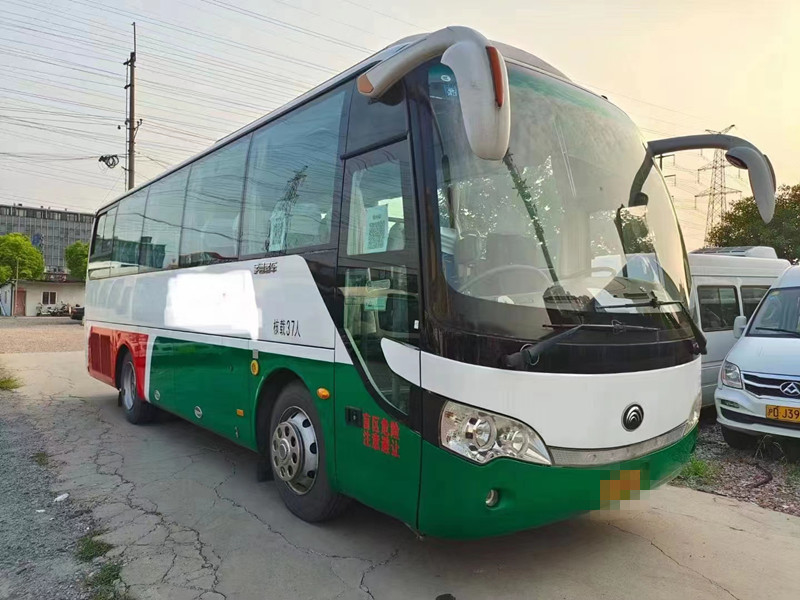 2015 সাল 37 সিটার ইউটং বাস ZK6888 কোচ বাস ডিজেল ইঞ্জিন পরিবহনের জন্য ব্যবহৃত