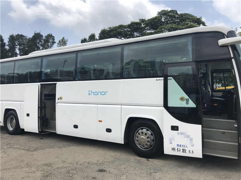 বিলাসবহুল কোচ বাস 53 আসনের Rhd Lhd ডিজেল ইউরো 3 অভ্যন্তরীণ সিটি বাস দীর্ঘ দূরত্বের যাত্রীবাহী বাস বিক্রয়ের জন্য