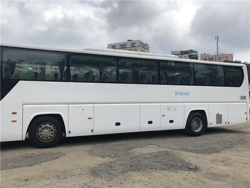 বিলাসবহুল কোচ বাস 53 আসনের Rhd Lhd ডিজেল ইউরো 3 অভ্যন্তরীণ সিটি বাস দীর্ঘ দূরত্বের যাত্রীবাহী বাস বিক্রয়ের জন্য