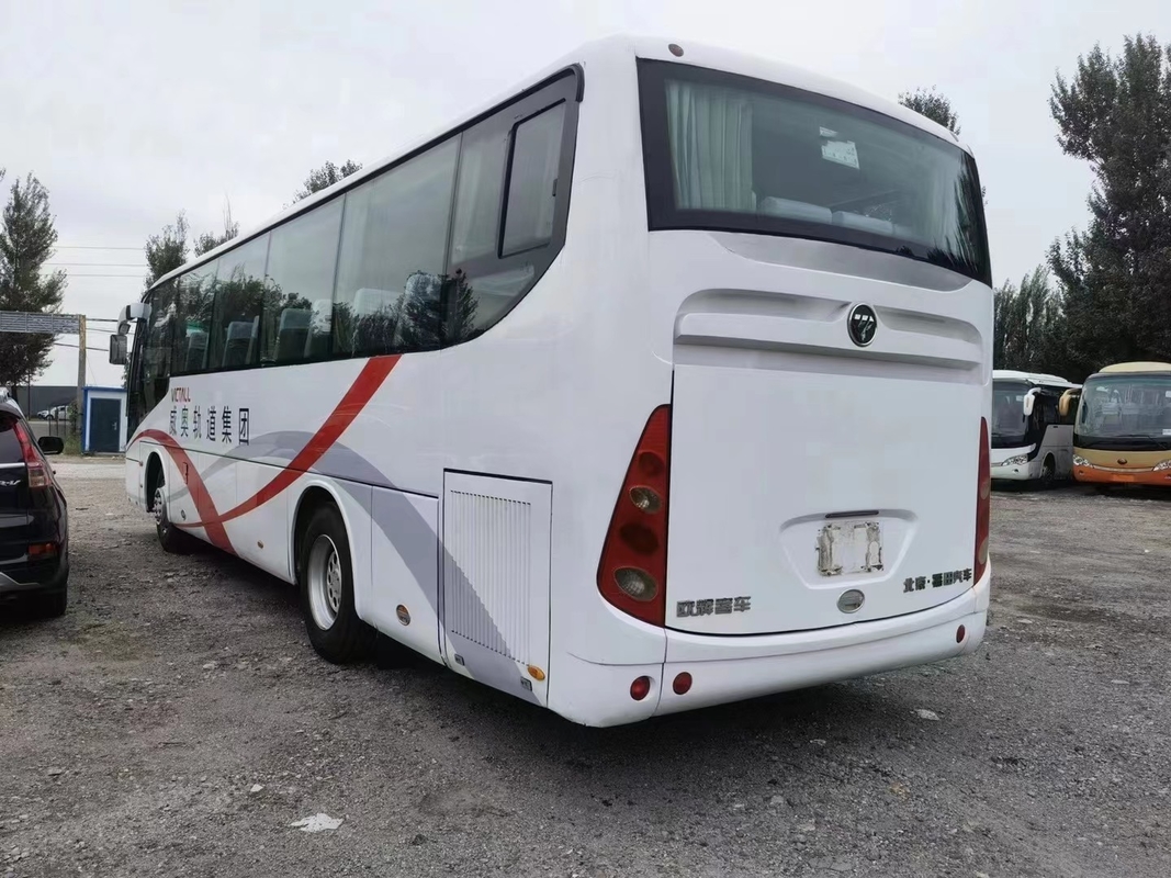 ব্যবহৃত ভ্রমণ বাস ব্যবহৃত ফোটন বাস BJ6103 Weichai ইঞ্জিন 55 আসন 2+3 লেআউট সাদা রঙ