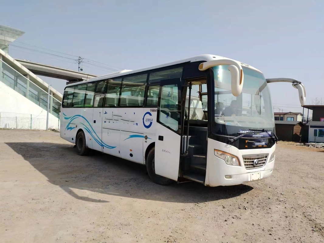 সেকেন্ড হ্যান্ড মাইক্রোবাস 43 আসনের ডাবল দরজা সাদা রঙ ব্যবহার করা ইউটং বাস ZK6102D Yuchai ইঞ্জিন