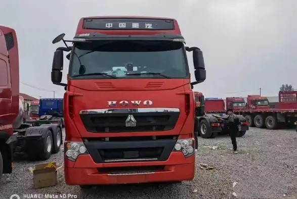 2য় হ্যান্ড ট্রেলার 3 আসন 6×4 ড্রাইভ মোড 460hp HOWO ট্র্যাক্টর ট্রেলার লাল রঙের 10 টায়ার