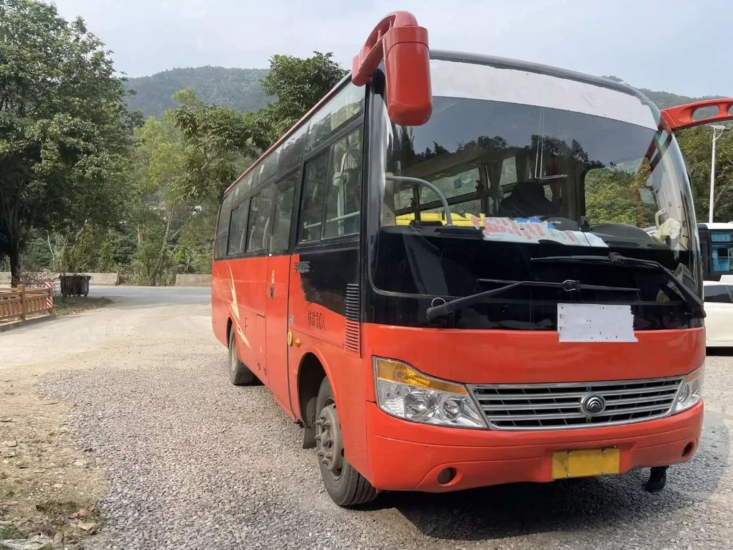 সেকেন্ড হ্যান্ড বাস 30 আসনের এক্সটার্নাল সুইংিং ডোর স্লাইডিং উইন্ডো ফ্রন্ট ইঞ্জিন ব্যবহৃত ইউটং বাস ZK6752D