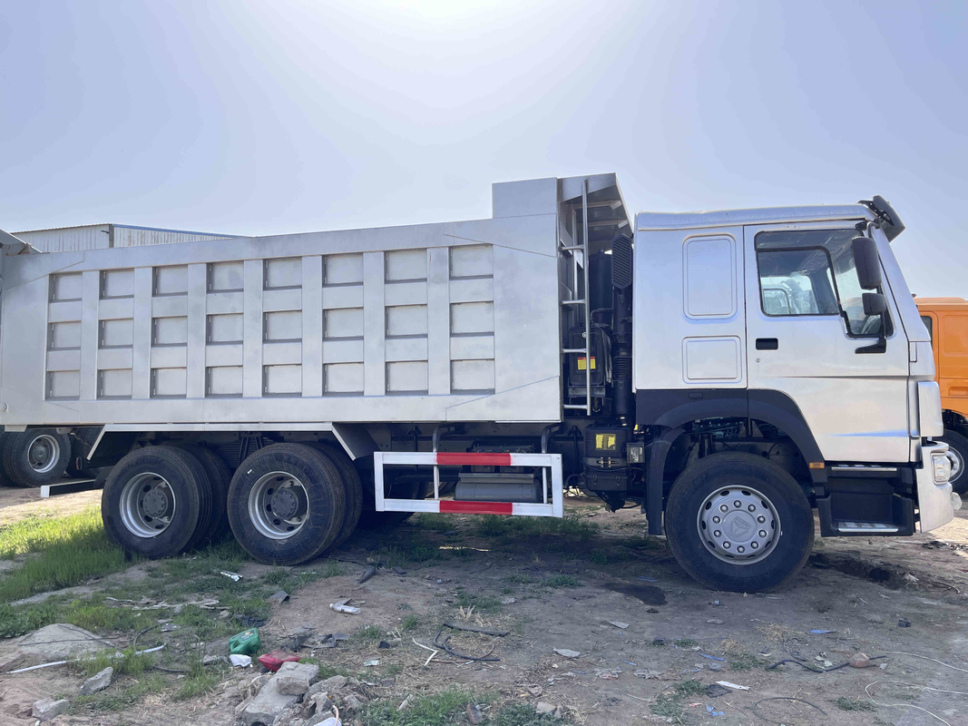 ব্যবহৃত Howo ট্রাক 8 মিটার 380hp 6 সিলিন্ডার ডিজেল ইঞ্জিন EURO III 10 চাকার 6×4 Howo ডাম্প ট্রাক ZZ3257