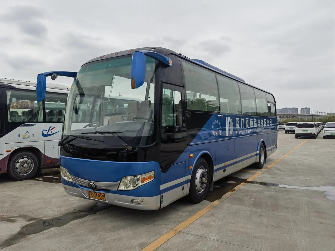 ব্যবহৃত শাটল বাস 45 আসনের বড় লাগেজ বগি 10.5 মিটার ইউচাই ইঞ্জিন মধ্য দরজা দ্বিতীয় হাত ইউটং বাস ZK6107