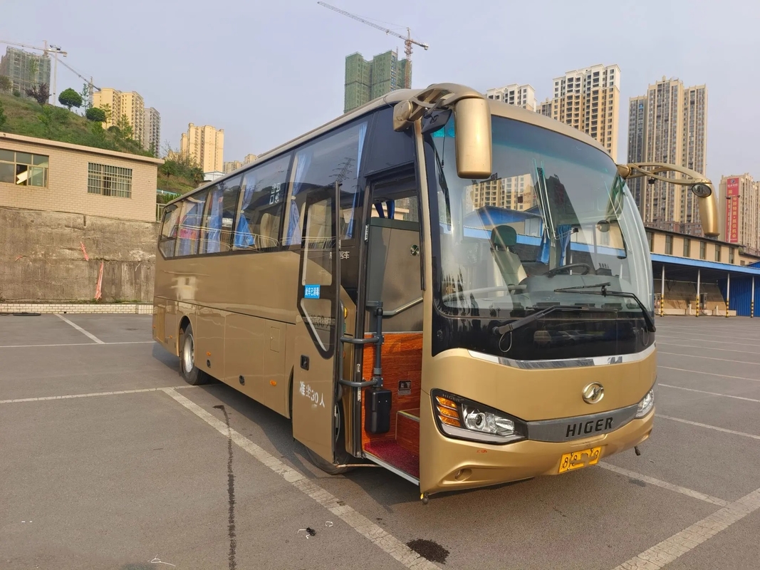 ব্যবহৃত ট্রানজিট বাস গোল্ডেন কালার 30 সিট KLQ6882 সিঙ্গেল ডোর 6 সিলিন্ডার ইঞ্জিন এয়ার কন্ডিশনার ব্যবহৃত হাইগার বাস