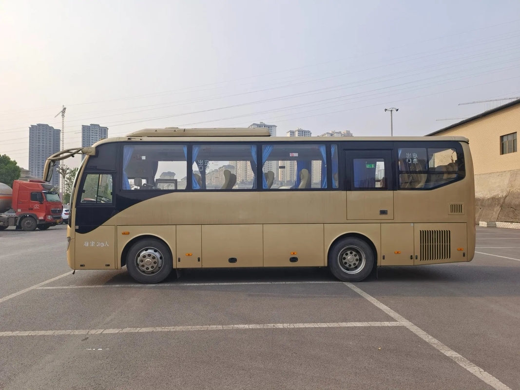 ব্যবহৃত ট্রানজিট বাস গোল্ডেন কালার 30 সিট KLQ6882 সিঙ্গেল ডোর 6 সিলিন্ডার ইঞ্জিন এয়ার কন্ডিশনার ব্যবহৃত হাইগার বাস
