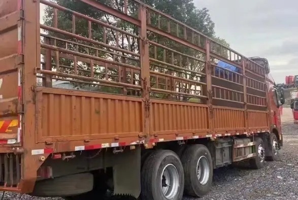 2য় হ্যান্ড লরি কমলা রঙ 12 মিটার 8×4 ড্রাইভ মোড ইউচাই ইঞ্জিন 6 সিলিন্ডার 420hp 2021 বছর ডংফেং কার্গো ট্রাক