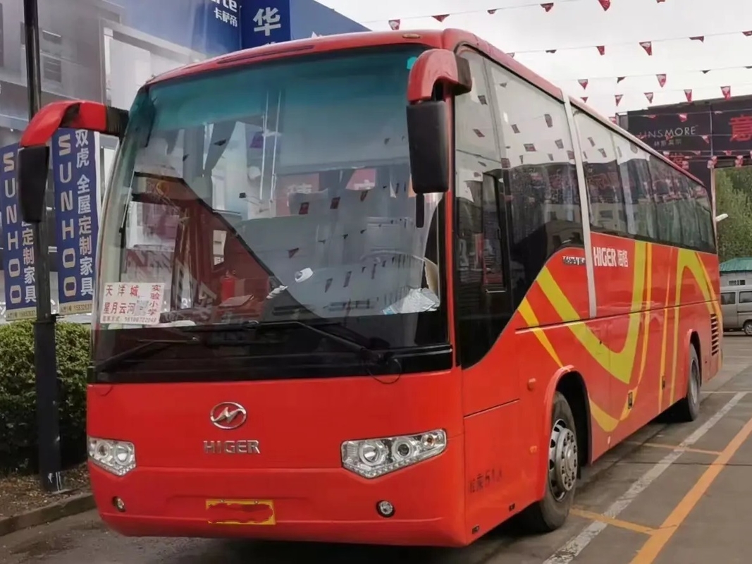 ২য় হ্যান্ড কোচ মিডল প্যাসেঞ্জার ডোর ৫১ সিট লাল রঙের ১০.৫ মিটার ইউচাই ইঞ্জিন ব্যবহৃত হাইগার বাস KLQ6109