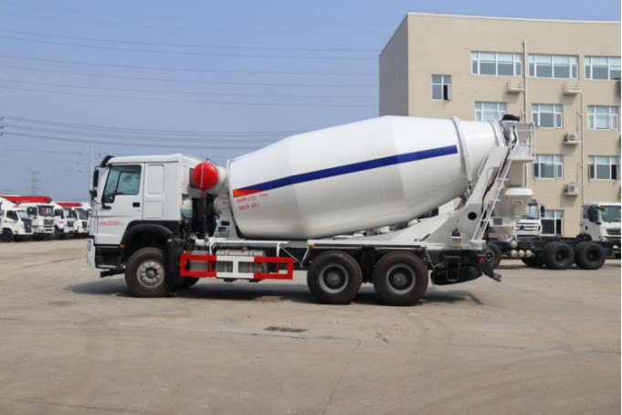 ব্যবহৃত কংক্রিট ট্রাক 6×4 ড্রাইভ মডেল LHD Sinotruck Howo সিমেন্ট মিক্সার ট্রাক EURO IV লোড হচ্ছে 8 টন