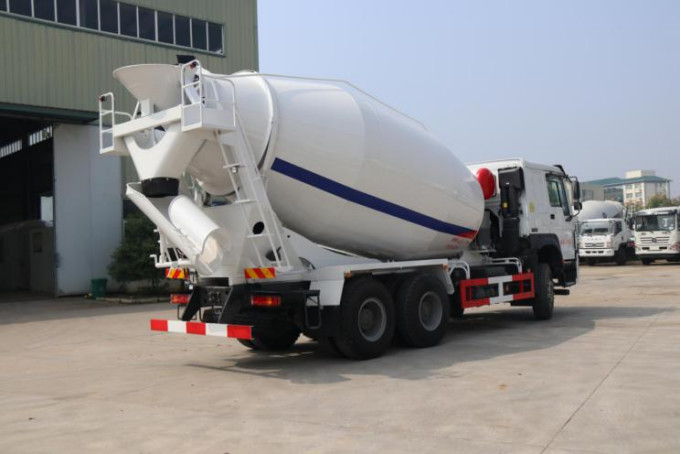 ব্যবহৃত কংক্রিট ট্রাক 6×4 ড্রাইভ মডেল LHD Sinotruck Howo সিমেন্ট মিক্সার ট্রাক EURO IV লোড হচ্ছে 8 টন