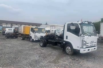 ব্যবহৃত হালকা ট্রাক ISUZU লরি ট্রাক মাল্টি লিফ স্প্রিংস লোড 10 টন বাম হাতের ড্রাইভ হালকা কার্গো ট্রাক