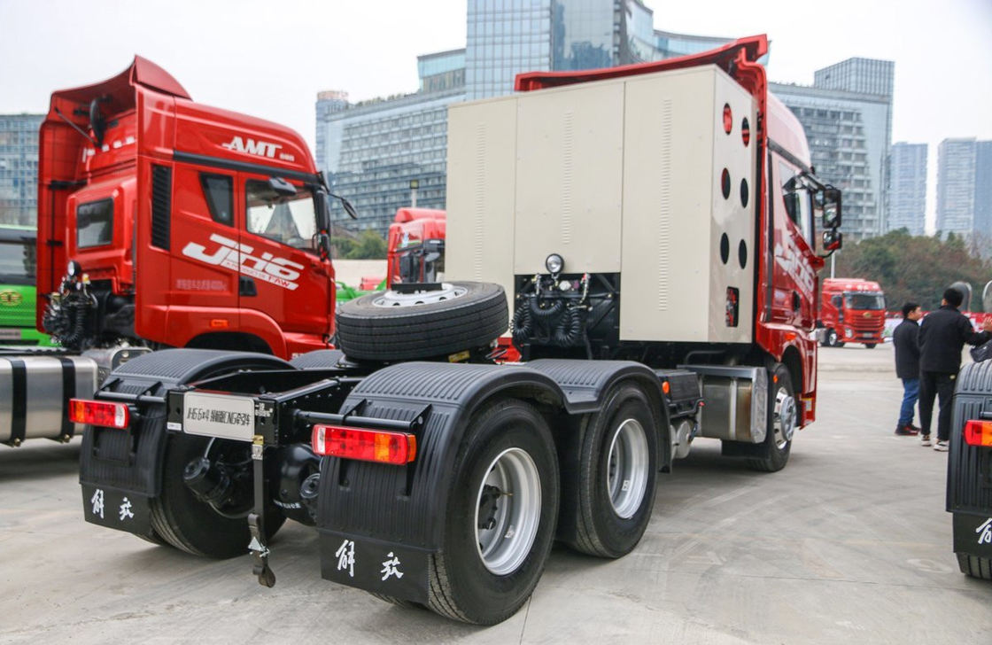 ট্র্যাক্টর ট্রাক্টর ট্রাক Jiefang JH6 6*4 ড্রাইভ মোড 510hp সিএনজি ওয়েচাই ইঞ্জিন ইউরো 6