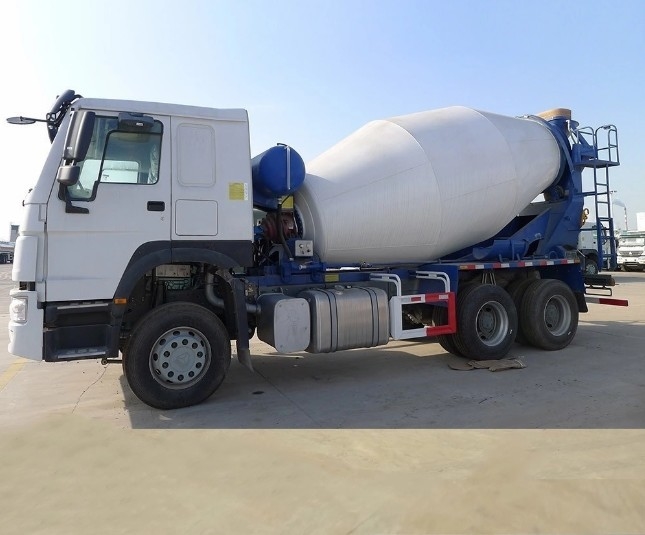 ব্যবহৃত এবং নতুন সিনোট্রাক HOWO 4X2 6X4 8cbm 10cbm 12cbm কংক্রিট সিমেন্ট মিশ্রণকারী ট্রাক বিক্রয়ের জন্য