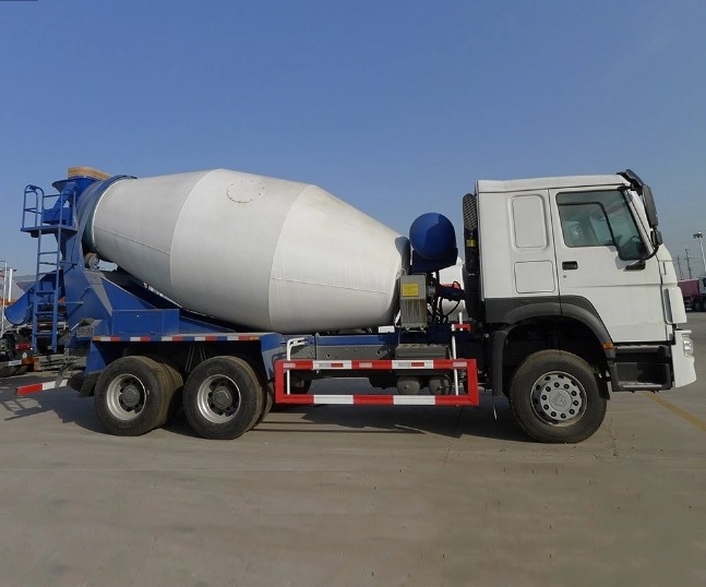 ব্যবহৃত এবং নতুন সিনোট্রাক HOWO 4X2 6X4 8cbm 10cbm 12cbm কংক্রিট সিমেন্ট মিশ্রণকারী ট্রাক বিক্রয়ের জন্য