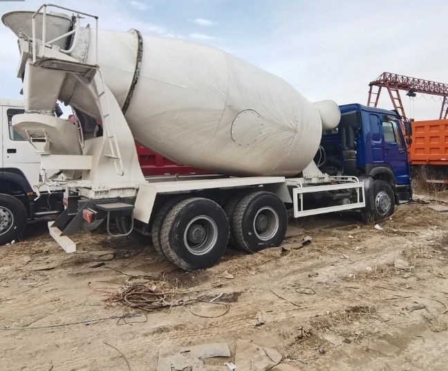 সর্বনিম্ন মূল্য মিশ্রণ মেশিন 10 চাকা HOWO 6X4 8cbm 9cbm 371HP কংক্রিট মিশ্রণ ট্রাক