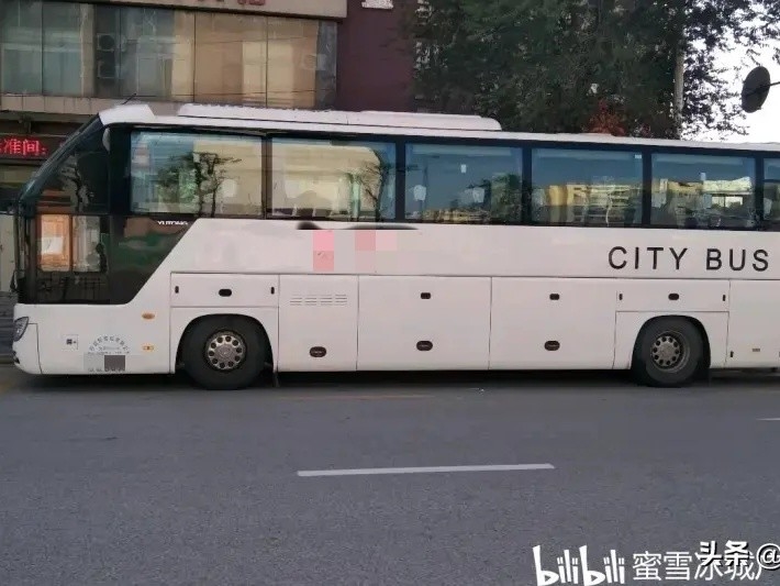 সেকেন্ড হ্যান্ড বাস ২০১৮ ইয়ার ইউটোং বাস ZK6122 ডাবল ডোর 56 সিট স্প্রিং লিফ এলএইচডি