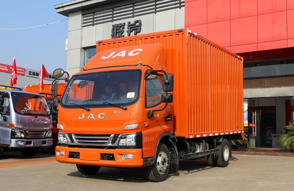 হালকা ট্রাক ব্যবহৃত লোডিং 8 টন JAC V6 ম্যানুয়াল একক অক্ষ 300L ক্ষমতা তেল ট্যাঙ্কার