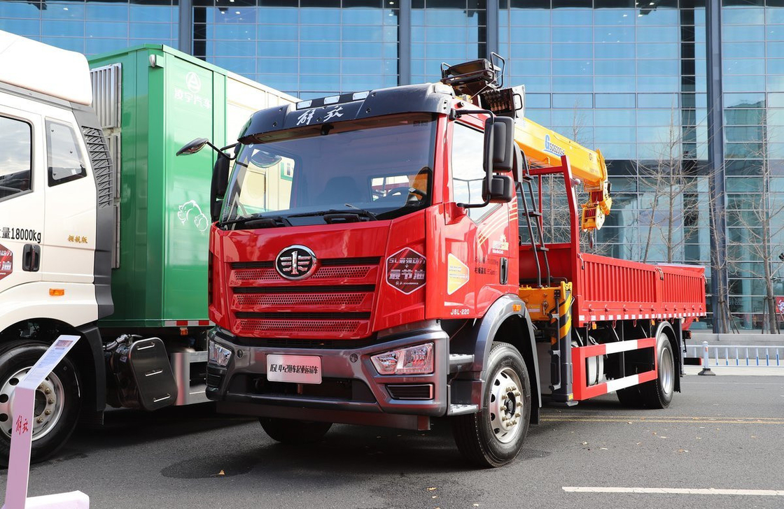 পিকআপ ট্রাক মাউন্টেড ক্রেন FAW J6L 220hp XCMG সোজা আর্ম ক্রেন 8 টন ব্র্যান্ড নতুন