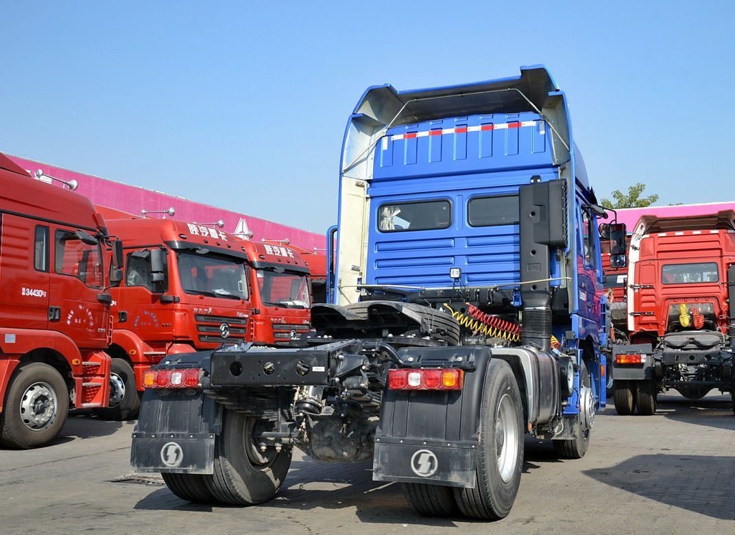 ট্রাক হেড শ্যাকম্যান F3000 4 * 2 ড্রাইভ মোড ট্র্যাক্টর ট্রাক উচ্চ ছাদ দ্রুত 9- গতির ট্রান্সমিশন