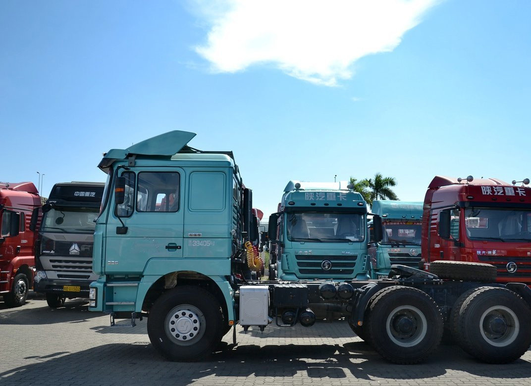 ট্রাক ট্র্যাক্টর হেড শ্যাকম্যান F3000 ঘোড়া 10 চাকা 336hp দৈনিক শিল্প পণ্য পরিবহন