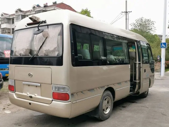 HFF6600 অঙ্কাই ফ্রন্ট-মাউন্ট করা ডিজেল ইঞ্জিন বাম-হ্যান্ড ড্রাইভ এক-দরজা মাঝারি আকারের বাস