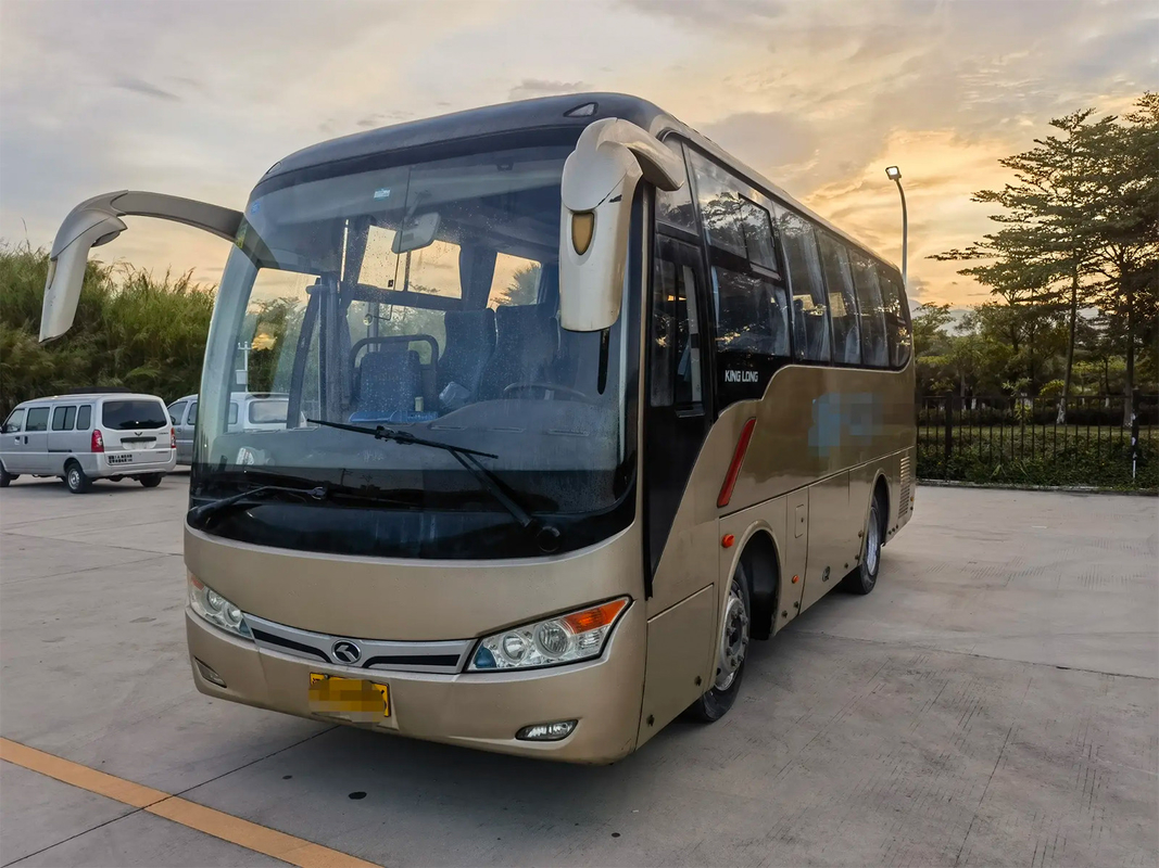 XMQ6759 ইউরো 4 স্ট্যান্ডার্ড 7.5 মিটার বাম-হ্যান্ড ড্রাইভ ডিজেল ইঞ্জিন কিংলং ব্যবহৃত যাত্রীবাহী বাস