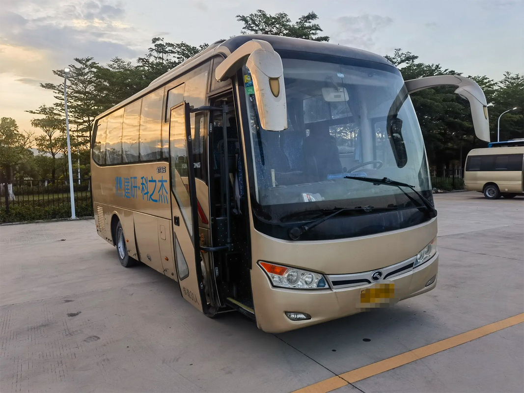 XMQ6759 ইউরো 4 স্ট্যান্ডার্ড 7.5 মিটার বাম-হ্যান্ড ড্রাইভ ডিজেল ইঞ্জিন কিংলং ব্যবহৃত যাত্রীবাহী বাস