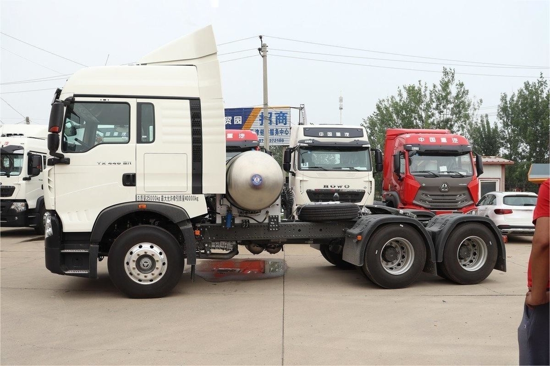 HOWO সিঙ্গেল রিং সেমি TX ভারী ট্রাক 440HP 6X4 12 গিয়ার ডুয়াল ড্রাইভ এলএনজি ট্র্যাক্টর জাতীয় VI