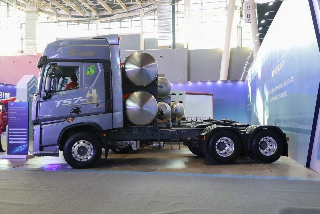 HOWO TS7 ভারী ট্রাক 700HP 6X4 হাইড্রোলিক বাফার এলএনজি স্বয়ংক্রিয় ট্রান্সমিশন উচ্চ ছাদ ট্র্যাক্টর