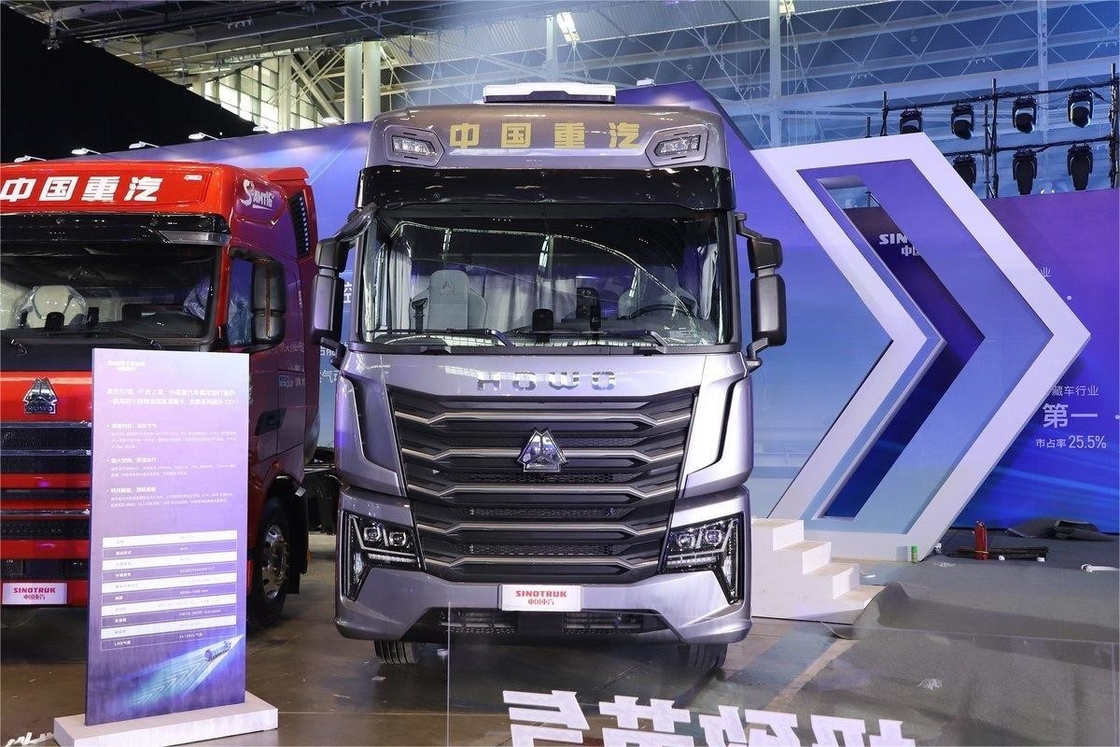 HOWO TS7 ভারী ট্রাক 700HP 6X4 হাইড্রোলিক বাফার এলএনজি স্বয়ংক্রিয় ট্রান্সমিশন উচ্চ ছাদ ট্র্যাক্টর