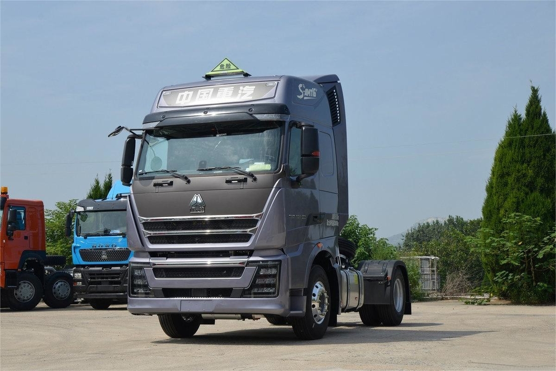 HOWO TH7 ট্রাক 430HP 4X2 AMT স্বয়ংক্রিয় বিপজ্জনক পণ্য ট্র্যাক্টর ফায়ারিং সাইড ফ্লো প্যানেল