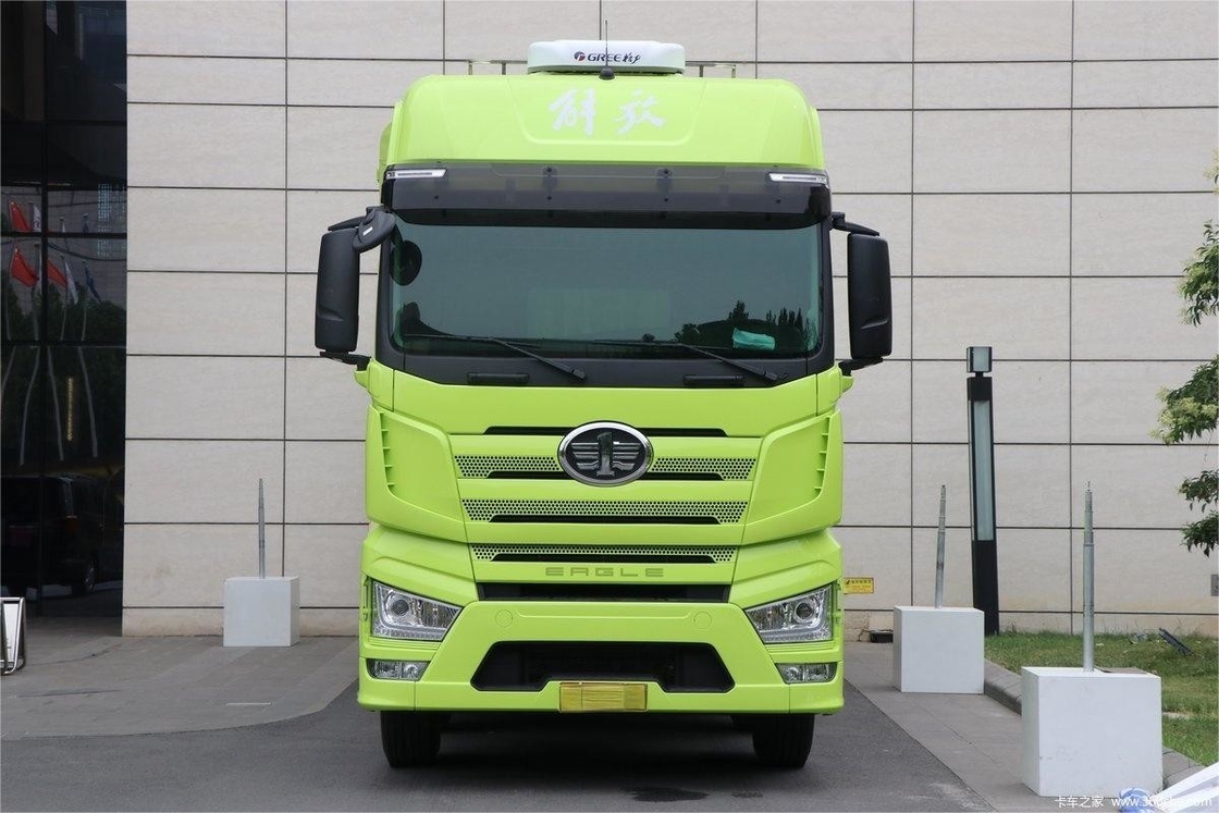 জিয়াফাং ভারী বেড়া ট্রাক সবুজ বডি উচ্চ ছাদ 460HP 8X4 9.4m 12-স্পিড ডিজেল ট্রাক