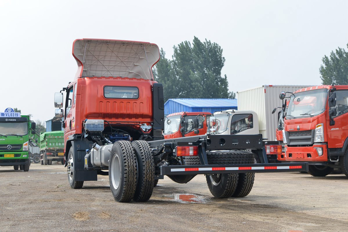 সিনোট্রুক হাই ছাদ ডিফ্লেক্টর 190hp হাও ট্রাক চ্যাসি 5.75m বেড়া ট্রাক সঙ্গে ইনস্টল করা যেতে পারে