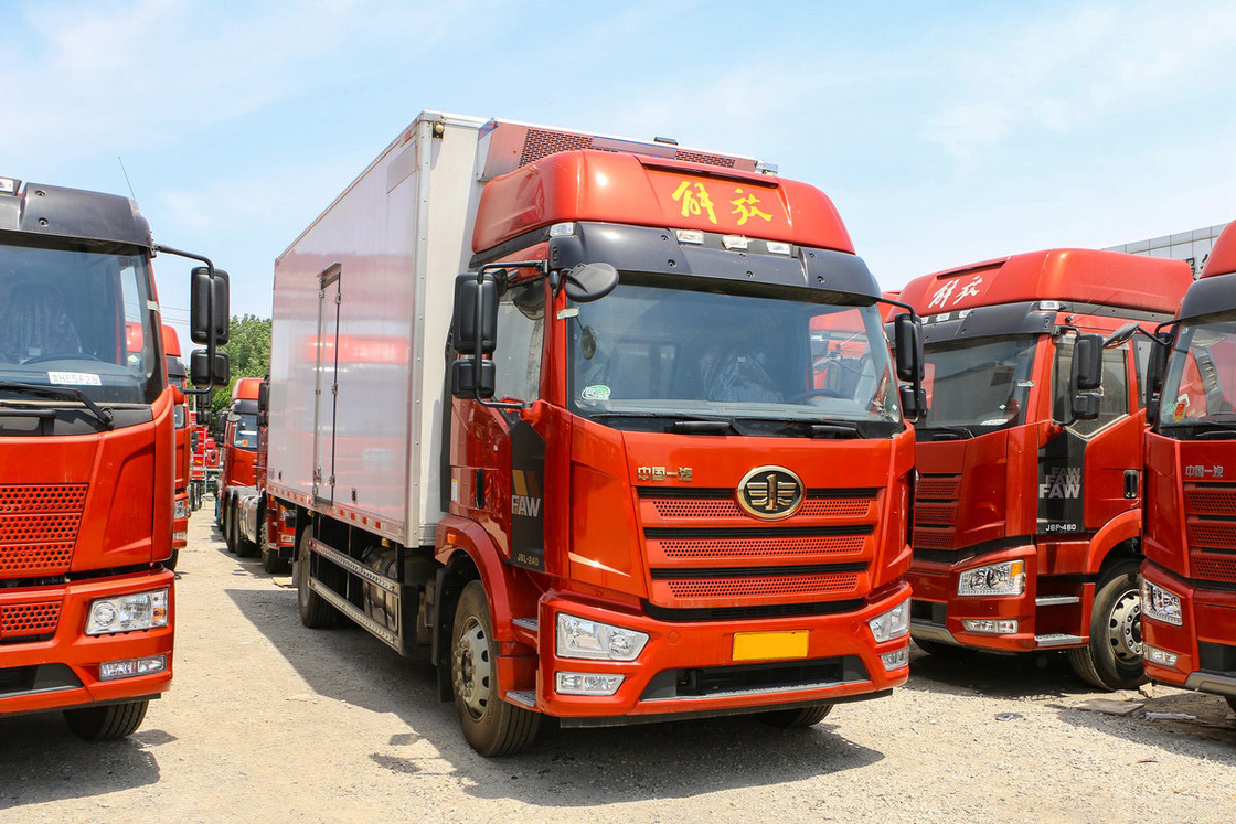 FAW Jiefang CA5180 J6L রেফ্রিজারেটেড ট্রাক ডিজেল 240HP 4X2 6m কার্গো বক্স ডাবল পার্শ্ব দরজা এবং একক পার্শ্ব দরজা