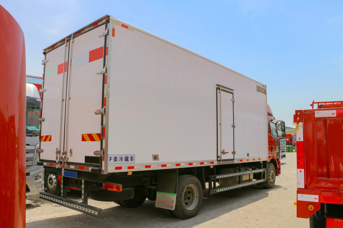 FAW Jiefang CA5180 J6L রেফ্রিজারেটেড ট্রাক ডিজেল 240HP 4X2 6m কার্গো বক্স ডাবল পার্শ্ব দরজা এবং একক পার্শ্ব দরজা