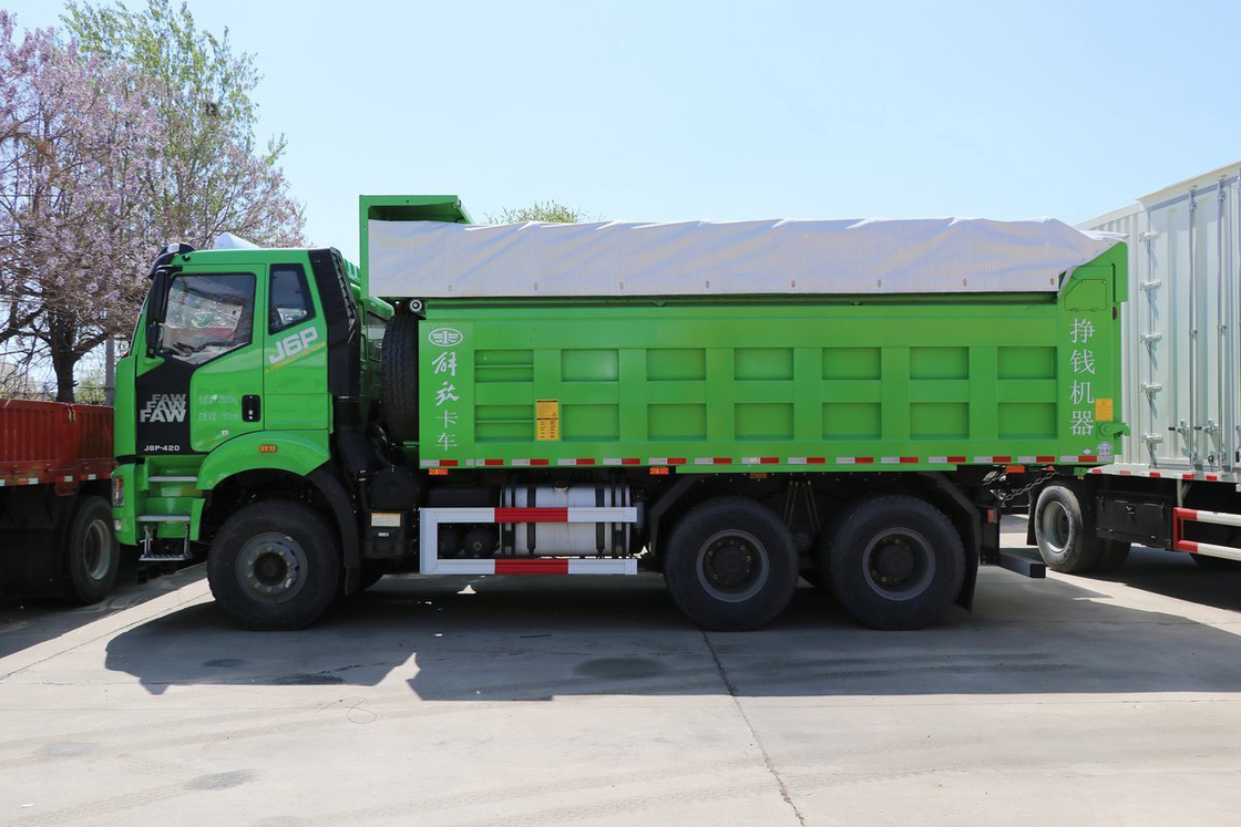 FAW CA3250 এয়ারব্যাগ শক শোষণকারী আসন ভারী ট্রাক 420HP ফ্ল্যাট-টপ ক্যাবিন 6X4 5.8m জিফ্যাং ডাম্প ট্রাক