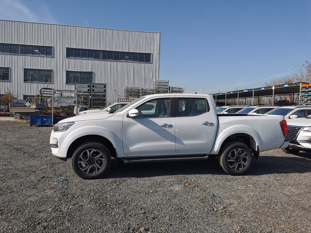 ছোট 4x4 পিকআপ চীন ডংফেং ধনী 7 অটোম্যাটিক ট্রান্সমিশন 8-স্পিড 5 সিট খারাপ রাস্তা ড্রাইভ