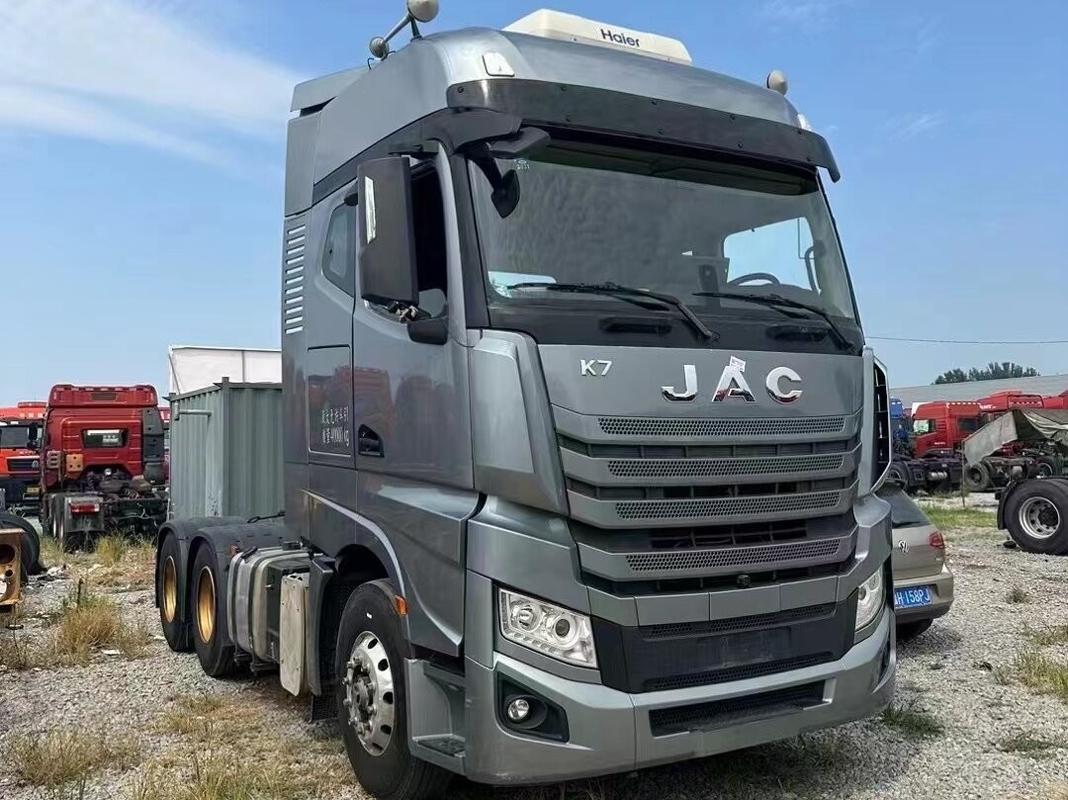 JAC K7 স্বয়ংক্রিয় ZF ট্রান্সমিশন জন্য ব্যবহৃত ভারী দায়িত্ব ট্র্যাক্টর হেড ট্রাক 6 * 4 স্লিপার সঙ্গে 540hp
