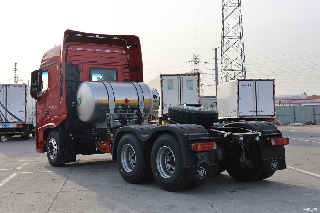 ব্যবহৃত Foton Auman 6X4 ট্র্যাক্টর ট্রাক হেড GTL6 10 দীর্ঘ দূরত্ব পরিবহন জন্য টায়ার LNG ইঞ্জিন 530hp