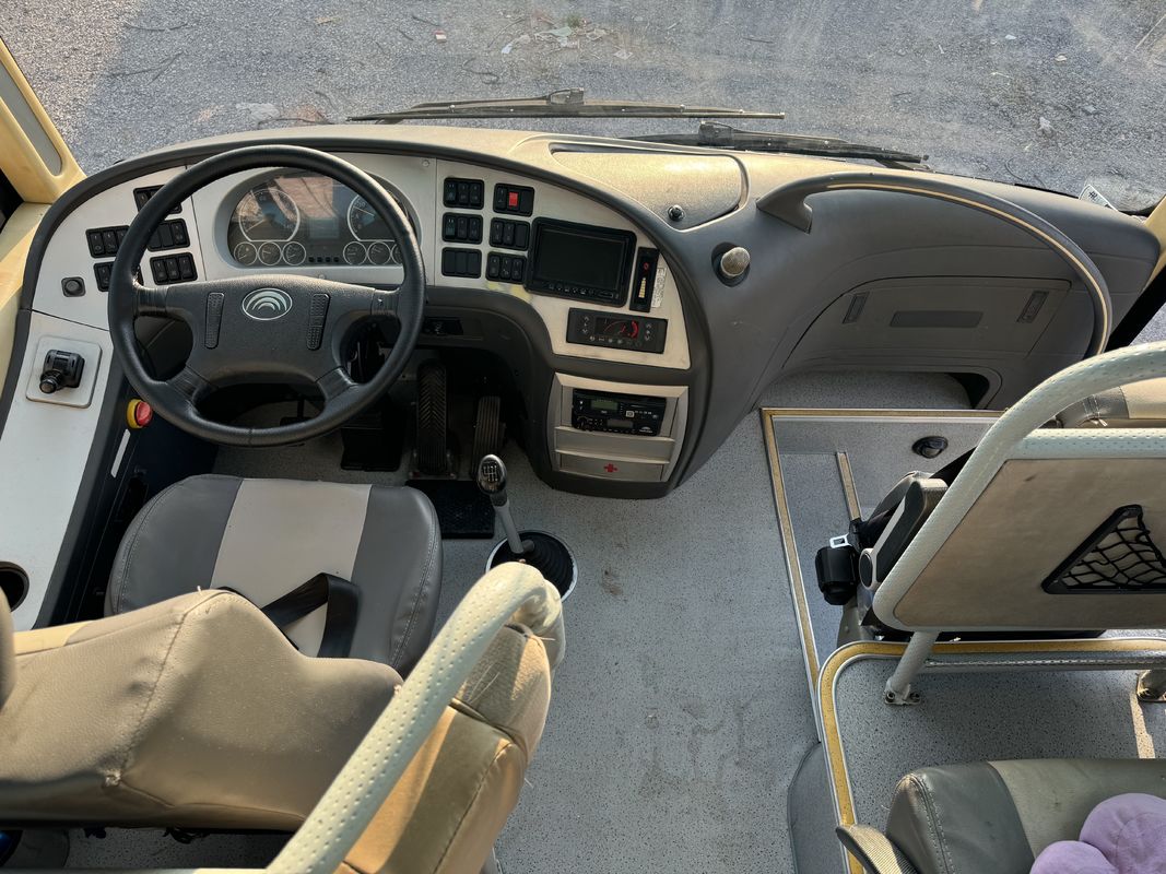 ZK6110 ইউটোং ব্যবহৃত যাত্রীবাহী বাস 2020 56-সিটার 2 + 3 বিন্যাস দুই দরজা বাম-হ্যান্ড ড্রাইভ বিলাসবহুল বাস