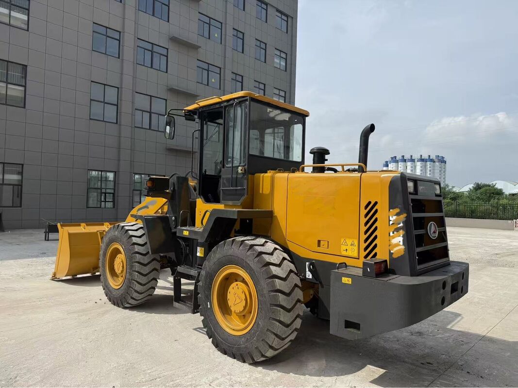 Used Chinese brand loader 3 tons in excellent condition  load capacity rated power 118 kW for construction