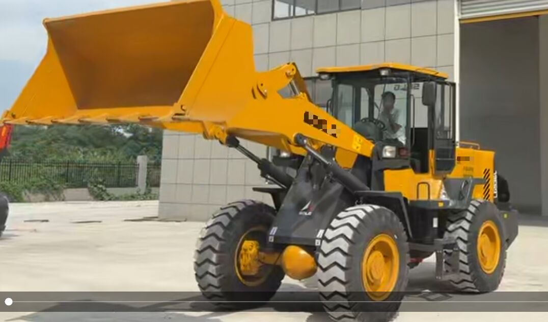 Used Chinese brand loader 3 tons in excellent condition  load capacity rated power 118 kW for construction