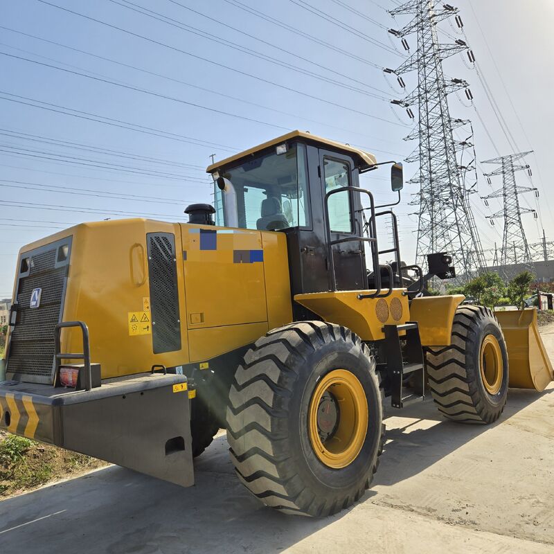 Excellent Condition Used Chinese brand loader 5 tons in excellent condition  load capacity  rated power 162 kW for construction
