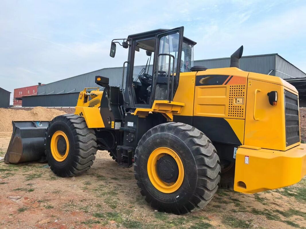 Used Chinese brand loader 5 tons in excellent condition  load capacity  rated power 162 kW for construction