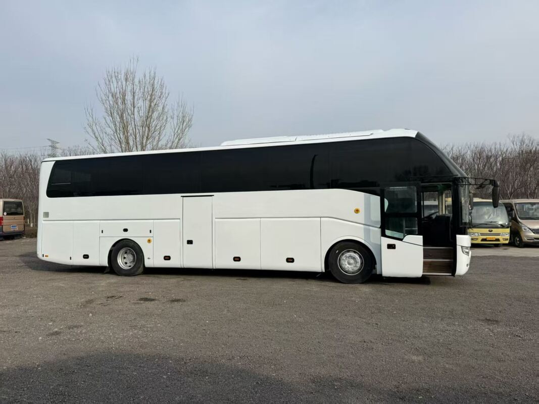 ব্যবহৃত কোচ বাস ইউটং Zk6122 ইউচাই 330hp লিফ স্প্রিং 50 সিট এয়ার কন্ডিশন সহ লাক্স ট্রান্সপোর্ট